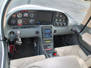 Cockpit Cessna 172 Domergue Aviation